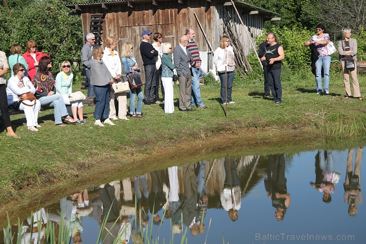 «Lauku ceļotājs» iepazīstina tūristus ar lauku saimniecības «Līcīši» (www.licisi.lv) mājdzīvniekiem un gardumiem 105826
