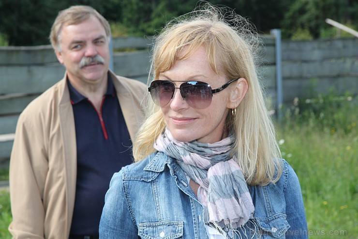 «Lauku ceļotājs» iepazīstina tūristus ar lauku saimniecības «Līcīši» (www.licisi.lv) mājdzīvniekiem un gardumiem «Lauku ceļotājs» iepazīstina tūristus ar lauku saimniecības «Līcīši» (www.licisi.lv) mājdzīvniekiem un gardumiem 105836
