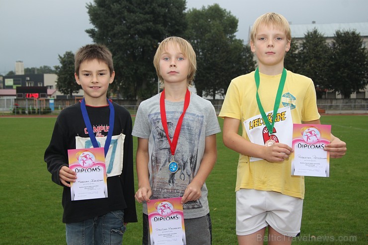 Ogres novada jaunie vieglatlēti sacenšas par sportiskāko skolu. Foto sponsors: www.latvijascentrs.lv 106072
