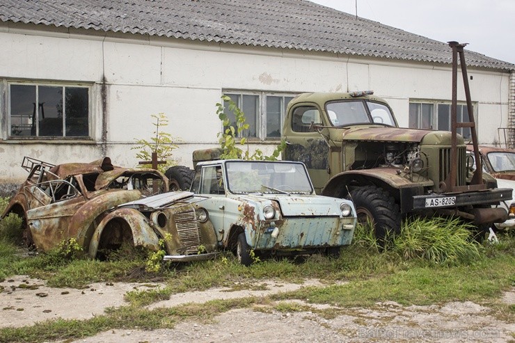 Saimniecībā Dzintari, Mazsalacas novadā, uzkrāta ievērojama vēsturisko auto privātā kolekcija 106112