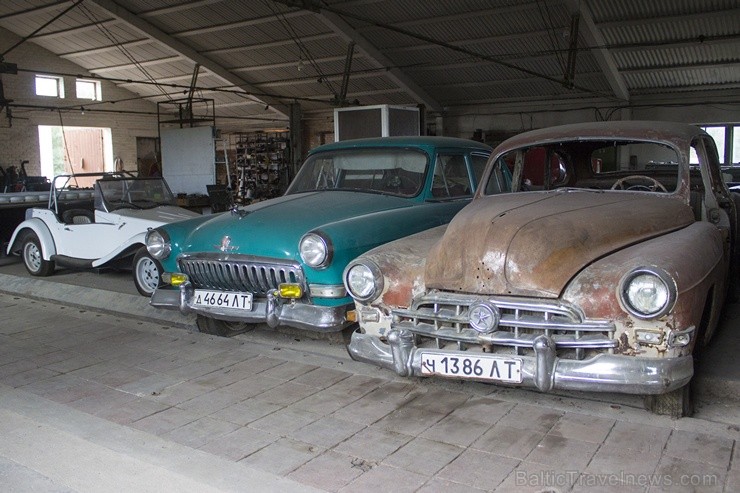 Saimniecībā Dzintari, Mazsalacas novadā, uzkrāta ievērojama vēsturisko auto privātā kolekcija 106116