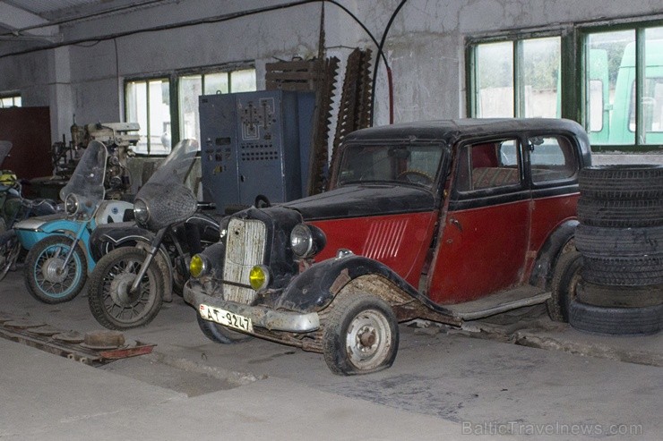 Saimniecībā Dzintari, Mazsalacas novadā, uzkrāta ievērojama vēsturisko auto privātā kolekcija 106119