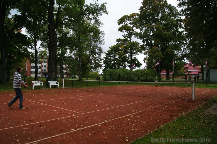 Blakus Ērberģes muižai ir ierīkots tenisa laukums. Šeit brīvo laiku pavada gan Neretas novada iedzīvotāji, gan ciemiņi 106300