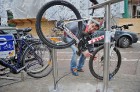 Viens no nozīmīgākajiem Dienas bez auto notikumiem bija pirmās pašapkalpošanās velo darbnīcas Open bike atklāšana Kaņepes kultūras centrā 13