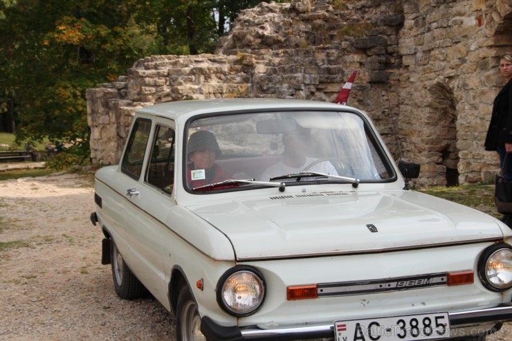 Kokneses pilsdrupās un Likteņdārzā 21.09., pateicoties Kokneses Jauniešu biedrības iniciatīvai, bija iespēja apskatīt retro automobiļus ZAZ. Parādi ar Kokneses pilsdrupās un Likteņdārzā 21.09., pateicoties Kokneses Jauniešu biedrības iniciatīvai, bija iespēja apskatīt retro automobiļus ZAZ. Parādi ar 106542