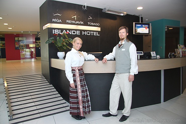 Rīgas četru zvaigžņu viesnīcas «Islande Hotel» viesu uzņemšanas dienests kopš 24.09.2013 ir latviešu tautas tērpos - www.islandehotel.lv 106549