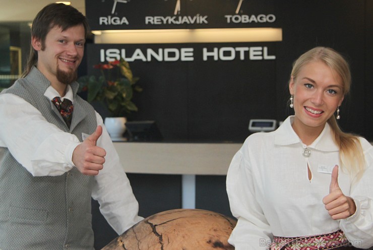 Rīgas četru zvaigžņu viesnīcas «Islande Hotel» viesu uzņemšanas dienests kopš 24.09.2013 ir latviešu tautas tērpos - www.islandehotel.lv 106559