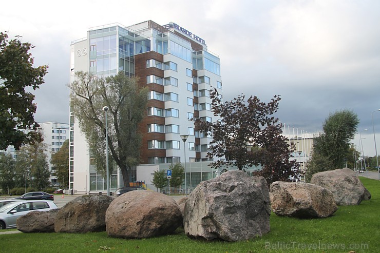 Rīgas četru zvaigžņu viesnīcas «Islande Hotel» viesu uzņemšanas dienests kopš 24.09.2013 ir latviešu tautas tērpos - www.islandehotel.lv Rīgas četru zvaigžņu viesnīcas «Islande Hotel» viesu uzņemšanas dienests kopš 24.09.2013 ir latviešu tautas tērpos - www.islandehotel.lv 106563