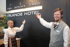 Rīgas četru zvaigžņu viesnīcas «Islande Hotel» viesu uzņemšanas dienests kopš 24.09.2013 ir latviešu tautas tērpos - www.islandehotel.lv 10