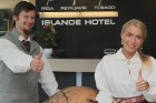 Rīgas četru zvaigžņu viesnīcas «Islande Hotel» viesu uzņemšanas dienests kopš 24.09.2013 ir latviešu tautas tērpos - www.islandehotel.lv 11