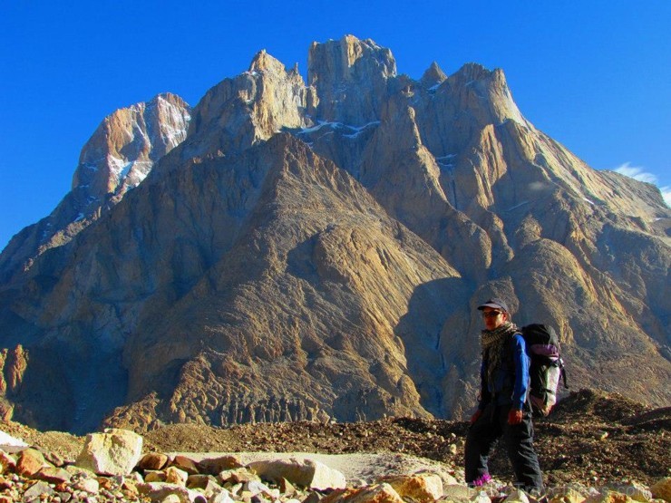 Pa to var slāt, gluži kā muzejā un apbrīnot Karakoruma kalnu varenākos kalnus abās tā pusēs. Slavenās Nepālas Himalaju kalnu takas uz šī fona nobāl, n 106674