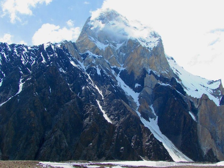 Marble Peak – nodēvēts par Marmora kalnu dēļ interesantās nokrāsas un slāņiem 107107