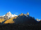 Karakoruma kalnu virsotnes saullēktā 34