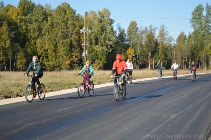 05.10.2013 vairāki velobraucēji piedalījās Gulbenes novada atklājumu tūrē ar velo, kuras laikā tika izmēģināts rekonstruētā ceļa Gulbene-Rēzekne jauna 107352