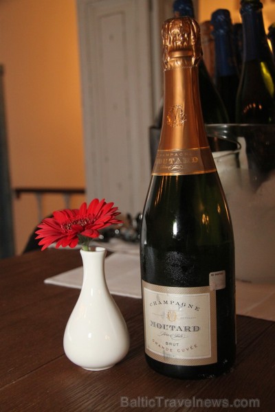 «Champagne Moutard»: Moutard Grande Cuvee blanc de noirs Champagne brut 90/100 RP; 90/100 WS 107394