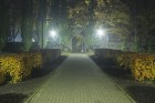 Arī diennakts tumšajā laikā tūristi izbauda zelta rudeni Siguldā 9