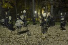 Arī diennakts tumšajā laikā tūristi izbauda zelta rudeni Siguldā 11