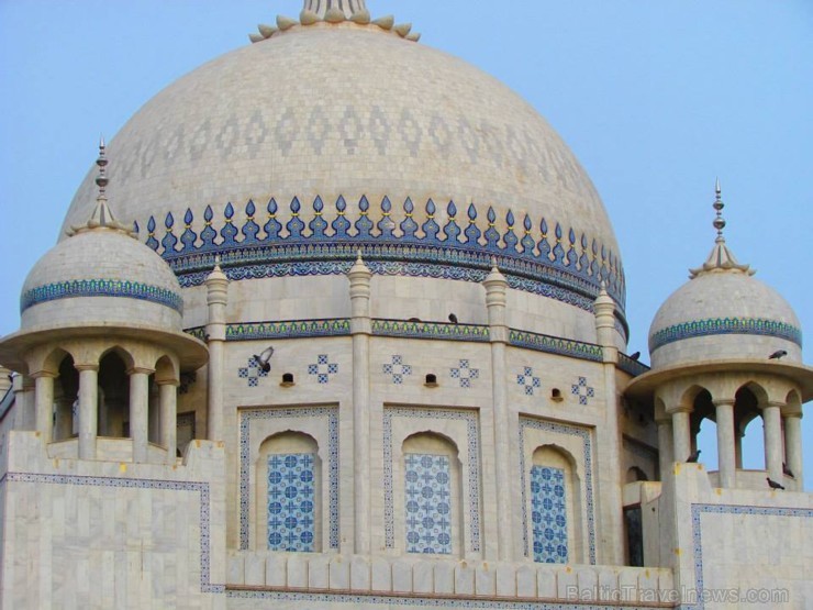Tieši krāšņās sufistu kapenes, piesaista lielāko uzmanību gan svētceļnieku vidū, gan arī tūristu 107434