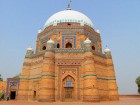 ...gan daudzajiem sufisma svēto mauzolejiem. Vairāk par ceļojumu - www.impro.lv 8
