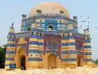 Viskrāšņākā kapene Učšarifā ir veltīta Jahangasht mazmeitai. Bibi Jawindi mauzolejs krāšņuma ziņā var mēroties ar Centrālāzijas un Irānas labākajiem m 23