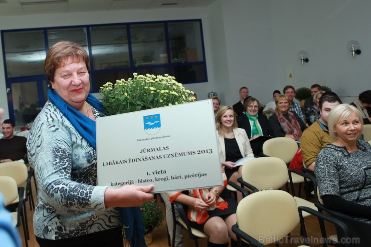 Jūrmalas pilsētas domē 11.10.13 godināja konkursa Jūrmalas labākais ēdināšanas uzņēmums 2013 uzvarētājus. Žūrija visaugstāk novērtējusi restorānu Cavi Jūrmalas pilsētas domē 11.10.13 godināja konkursa Jūrmalas labākais ēdināšanas uzņēmums 2013 uzvarētājus. Žūrija visaugstāk novērtējusi restorānu Cavi 107506