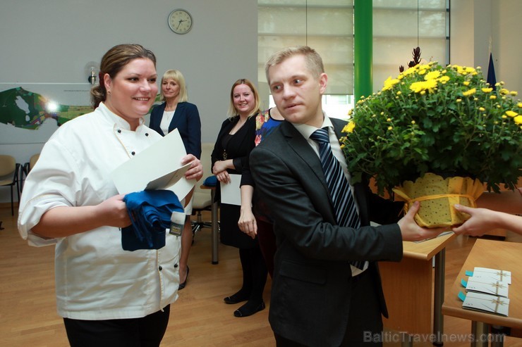 Jūrmalas pilsētas domē 11.10.13 godināja konkursa Jūrmalas labākais ēdināšanas uzņēmums 2013 uzvarētājus. Žūrija visaugstāk novērtējusi restorānu Cavi Jūrmalas pilsētas domē 11.10.13 godināja konkursa Jūrmalas labākais ēdināšanas uzņēmums 2013 uzvarētājus. Žūrija visaugstāk novērtējusi restorānu Cavi 107514
