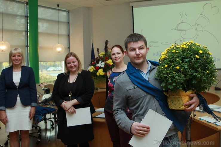 Jūrmalas pilsētas domē 11.10.13 godināja konkursa Jūrmalas labākais ēdināšanas uzņēmums 2013 uzvarētājus. Žūrija visaugstāk novērtējusi restorānu Cavi Jūrmalas pilsētas domē 11.10.13 godināja konkursa Jūrmalas labākais ēdināšanas uzņēmums 2013 uzvarētājus. Žūrija visaugstāk novērtējusi restorānu Cavi 107515