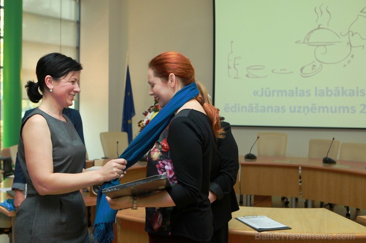 Jūrmalas pilsētas domē 11.10.13 godināja konkursa Jūrmalas labākais ēdināšanas uzņēmums 2013 uzvarētājus. Žūrija visaugstāk novērtējusi restorānu Cavi Jūrmalas pilsētas domē 11.10.13 godināja konkursa Jūrmalas labākais ēdināšanas uzņēmums 2013 uzvarētājus. Žūrija visaugstāk novērtējusi restorānu Cavi 107527