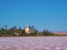 Hala Sultan Tekke mošeja pie Larnakas sālsezera (Hala Sultan Tekke mosque at Larnaca Salt lake). Vairāk informācijas interneta vietnē www.latviatours. 15