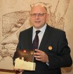 SIA «Lāči» vadītājs Normunds Skauģis prezentē jauno konfekšu kārbu - www.Laci.lv 8