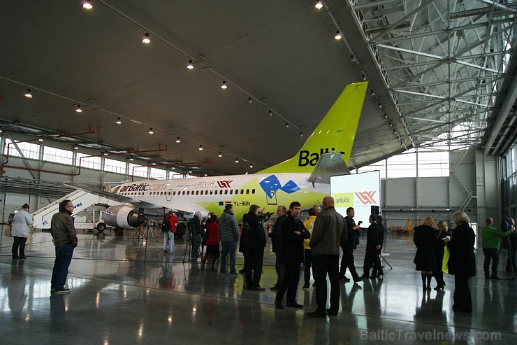 Latvijas nacionālā aviokompānija airBaltic 24.10.2013 svinīgi atklājusi savu īpašā dizaina Boeing 737 lidmašīnu, lai atzīmētu sadarbības uzsākšanu ar  108270