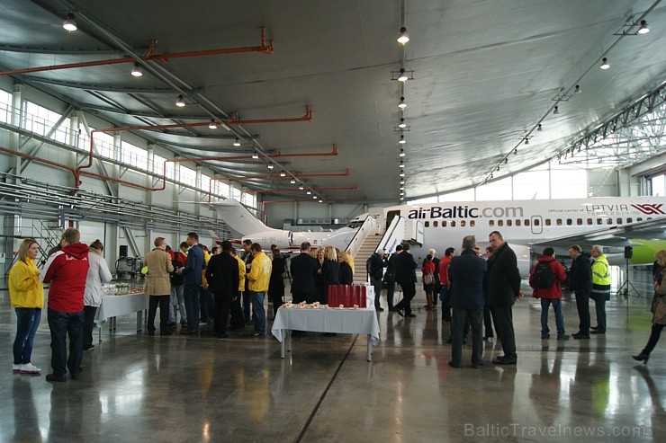 Latvijas nacionālā aviokompānija airBaltic 24.10.2013 svinīgi atklājusi savu īpašā dizaina Boeing 737 lidmašīnu, lai atzīmētu sadarbības uzsākšanu ar  108280