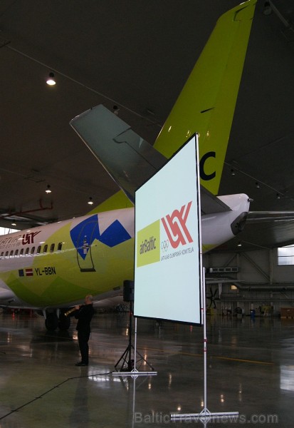 Latvijas nacionālā aviokompānija airBaltic 24.10.2013 svinīgi atklājusi savu īpašā dizaina Boeing 737 lidmašīnu, lai atzīmētu sadarbības uzsākšanu ar  108282