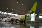 Latvijas nacionālā aviokompānija airBaltic 24.10.2013 svinīgi atklājusi savu īpašā dizaina Boeing 737 lidmašīnu, lai atzīmētu sadarbības uzsākšanu ar  1