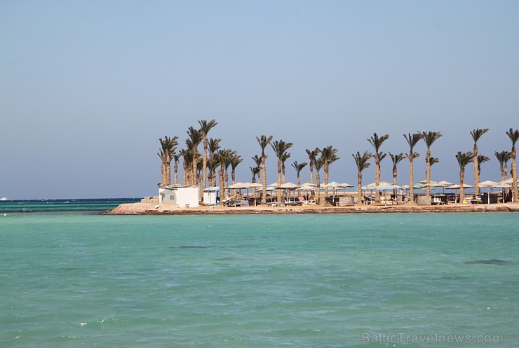 Hurgadas viesnīca Festival Shedwan Golden Beach Resort ir izveidojusi mākslīgu pussalu atpūtai 108511