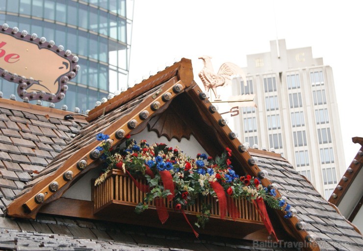 Kā novēroja Travelnews.lv redakcija, Vācijas galvaspilsētā Berlīnē (Potsdamas laukumā) novembra sākumā jau valda Ziemassvētku atmosfēra. Foto sponsors 108840