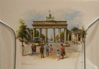 Vairums Berlīnes suvenīros saskatāma līdzība ar citu valstu suvenīriem, tomēr atrodamas arī neredzētas un oriģinālas lietas kā atmiņa par Berlīnes ceļ 14