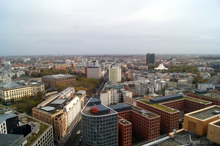 No Berlīnes Potsdamas laukuma paveras elpu aizraujošs skats uz pilsētu. Šeit patiešām var redzēt, ka Berlīne ir metropole - pilsētai malu nemaz nevar  108959
