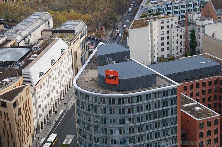 No Berlīnes Potsdamas laukuma paveras elpu aizraujošs skats uz pilsētu. Šeit patiešām var redzēt, ka Berlīne ir metropole - pilsētai malu nemaz nevar No Berlīnes Potsdamas laukuma paveras elpu aizraujošs skats uz pilsētu. Šeit patiešām var redzēt, ka Berlīne ir metropole - pilsētai malu nemaz nevar 108960
