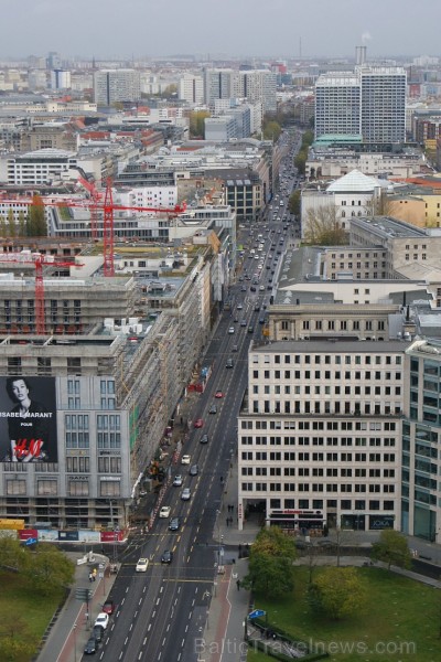 No Berlīnes Potsdamas laukuma paveras elpu aizraujošs skats uz pilsētu. Šeit patiešām var redzēt, ka Berlīne ir metropole - pilsētai malu nemaz nevar No Berlīnes Potsdamas laukuma paveras elpu aizraujošs skats uz pilsētu. Šeit patiešām var redzēt, ka Berlīne ir metropole - pilsētai malu nemaz nevar 108962