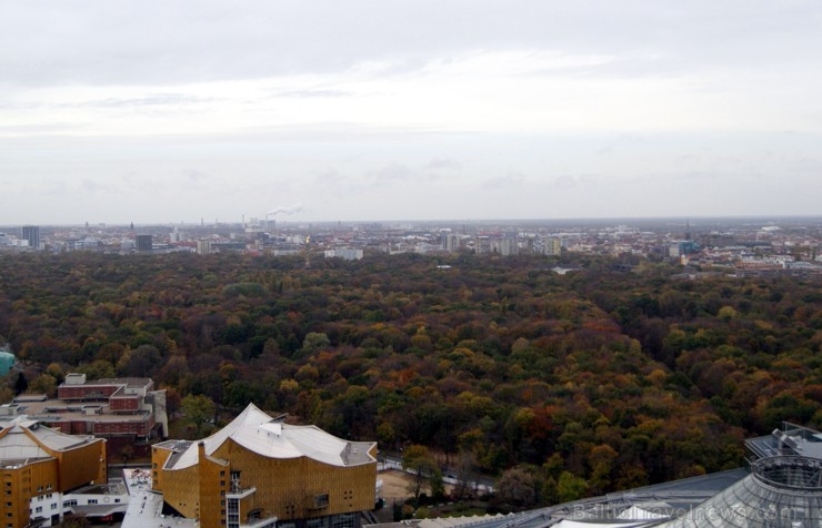 No Berlīnes Potsdamas laukuma paveras elpu aizraujošs skats uz pilsētu. Šeit patiešām var redzēt, ka Berlīne ir metropole - pilsētai malu nemaz nevar No Berlīnes Potsdamas laukuma paveras elpu aizraujošs skats uz pilsētu. Šeit patiešām var redzēt, ka Berlīne ir metropole - pilsētai malu nemaz nevar 108971