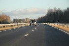 Travelnews.lv izbrauc jauno autoceļa maršrutu Tīnūži - Koknese. Dažos posmos ceļš ar īpašu žogu nodalīts no meža zvēriem. 4