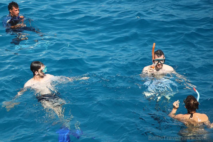 Snorkelēšana Sarkanajā jūrā ir gandrīz kā pienākums katram tūristam - vairāk informācijas par ceļojumiem uz Ēģipti skatiet pie GoAdventure Snorkelēšana Sarkanajā jūrā ir gandrīz kā pienākums katram tūristam - vairāk informācijas par ceļojumiem uz Ēģipti skatiet pie GoAdventure 109027