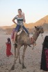 Kopā ar kamieļiem un beduīņiem tuksnesī pie Hurgadas. Vairāk informācijas par ceļojumiem uz Ēģipti pie tūroperatora GoAdventure 12
