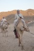 Kopā ar kamieļiem un beduīņiem tuksnesī pie Hurgadas. Vairāk informācijas par ceļojumiem uz Ēģipti pie tūroperatora GoAdventure 13