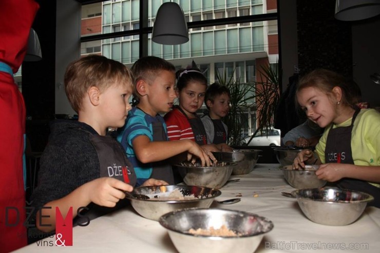Katru otro sestdienu no pulksten 16.00 līdz 18.00 Rīgas restorānā Džems norisinās jautrā bērnu pavārskola. Vairāk informācijas interneta vietnē www.dz 109287