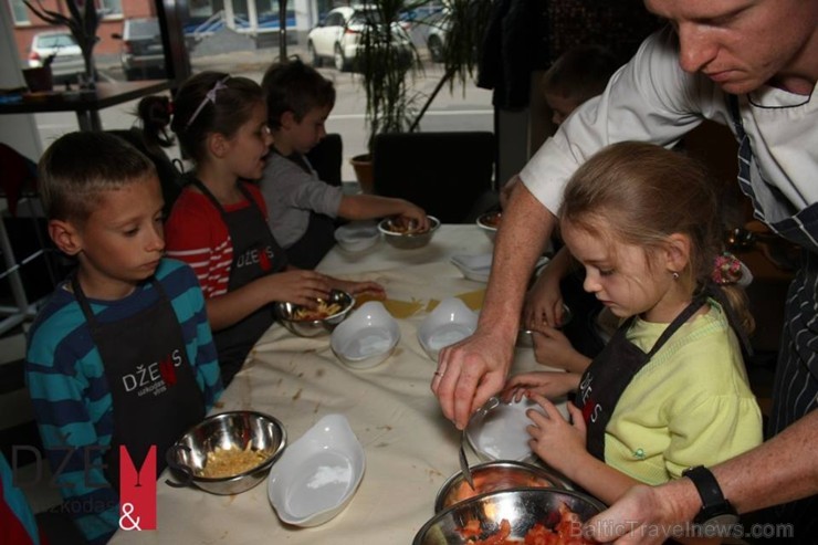 Katru otro sestdienu no pulksten 16.00 līdz 18.00 Rīgas restorānā Džems norisinās jautrā bērnu pavārskola. Vairāk informācijas interneta vietnē www.dz 109288
