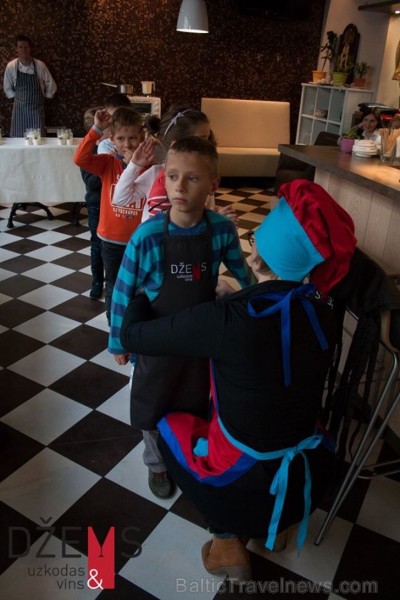 Katru otro sestdienu no pulksten 16.00 līdz 18.00 Rīgas restorānā Džems norisinās jautrā bērnu pavārskola. Vairāk informācijas interneta vietnē www.dz Katru otro sestdienu no pulksten 16.00 līdz 18.00 Rīgas restorānā Džems norisinās jautrā bērnu pavārskola. Vairāk informācijas interneta vietnē www.dz 109295