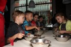 Katru otro sestdienu no pulksten 16.00 līdz 18.00 Rīgas restorānā Džems norisinās jautrā bērnu pavārskola. Vairāk informācijas interneta vietnē www.dz 12
