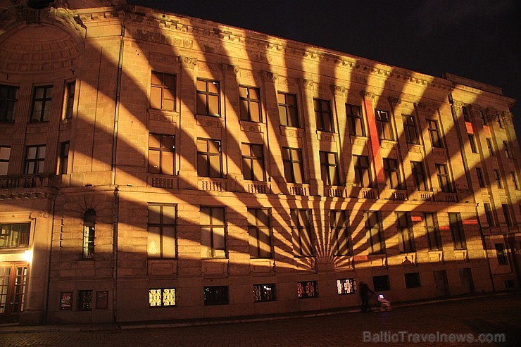 Gaismas festivāls Staro Rīga izgaismo galvaspilsētu. Vairāk informācijas - www.staroriga.lv 109506